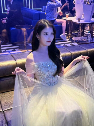 IU