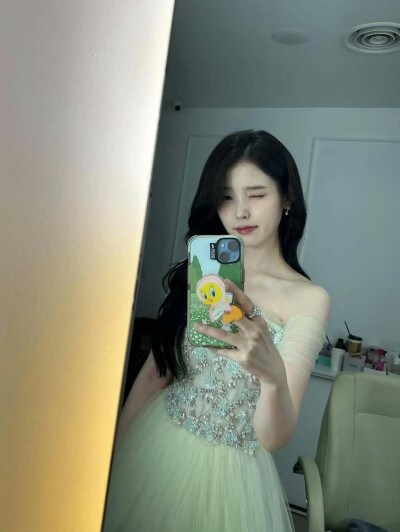 IU