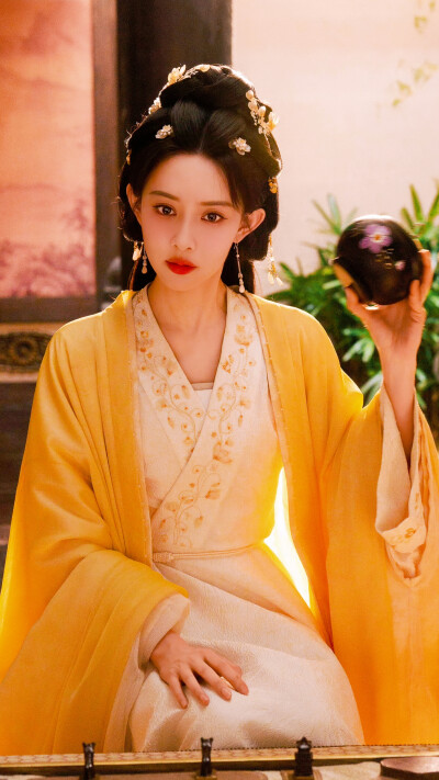 桃花映江山