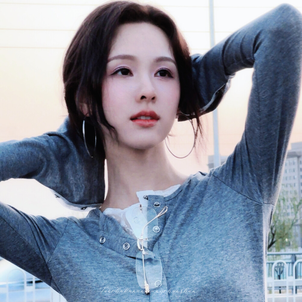 陈都灵.
