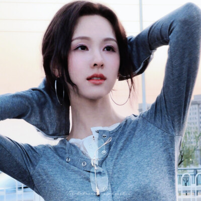 陈都灵.