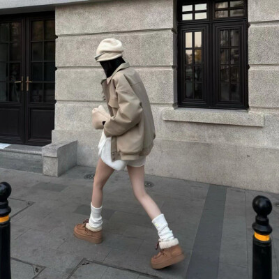 女