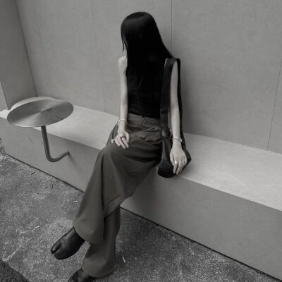 女