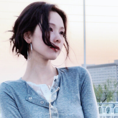 陈都灵.