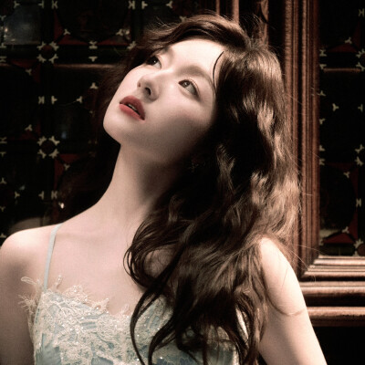 城堡的旧油画活了°