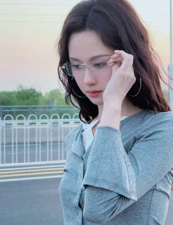 陈都灵