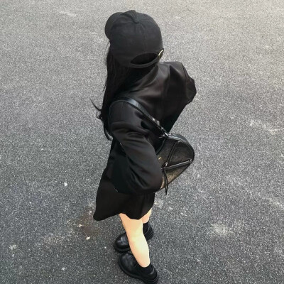 女