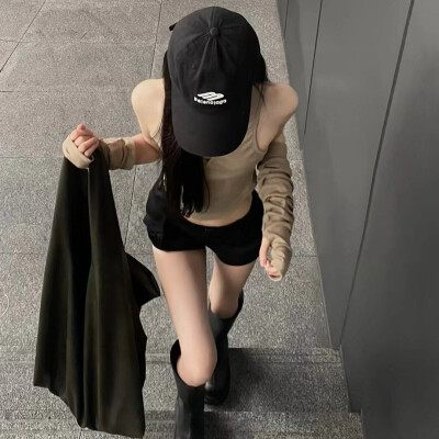女
