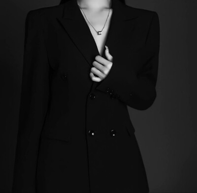 女