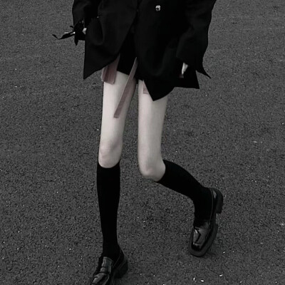 女
