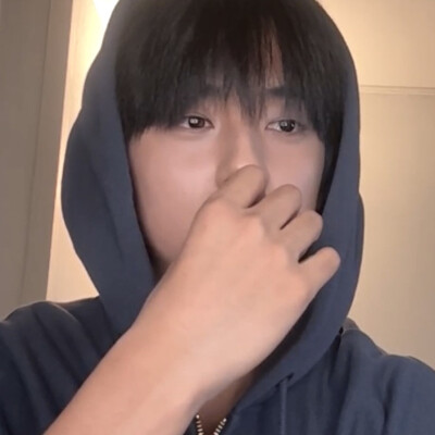 嗯的