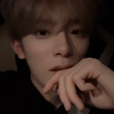 柳冈旻
卧槽天菜