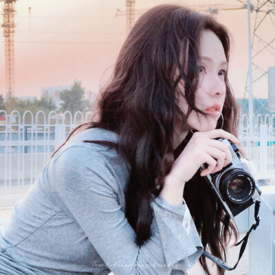 陈都灵.