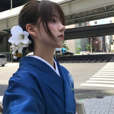 女