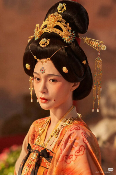 国色芳华。