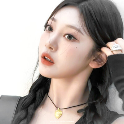 宁艺卓
cr.Agnes