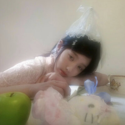 女
