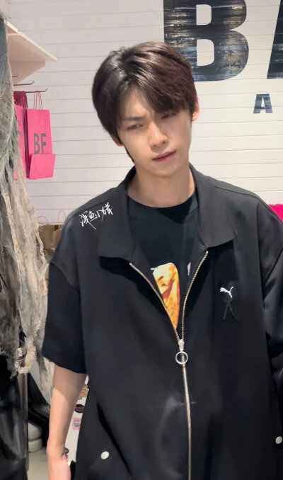 梓瑜◍˃̶ᗜ˂̶◍