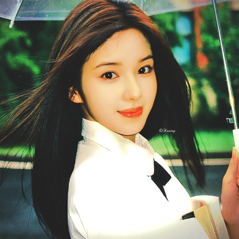 你垂下眼睫时的阴影比苔藓更潮湿