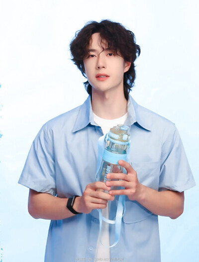 王一博
见水印