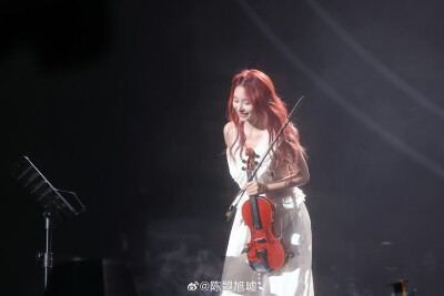 嘘姐在远远演唱会北京站