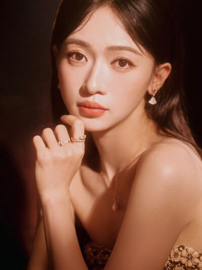 吴谨言