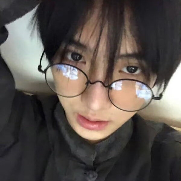 传几张朴准一 有好心人给投票吗