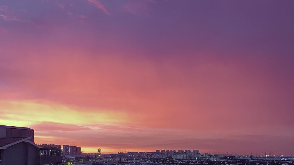 傍晚厨房窗户的天空2025/6/27