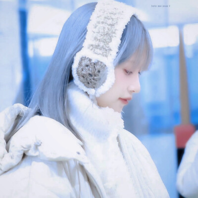 唯独心脏是雪花绣的痂 靠近你就融化