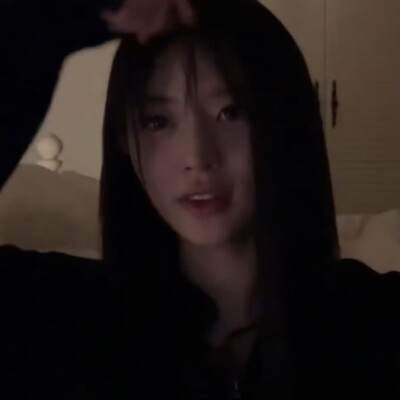 偷偷的看着你