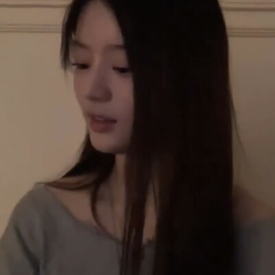 偷偷的看着你
