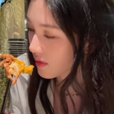 亲蜜的鳗鱼叫我不敢共处