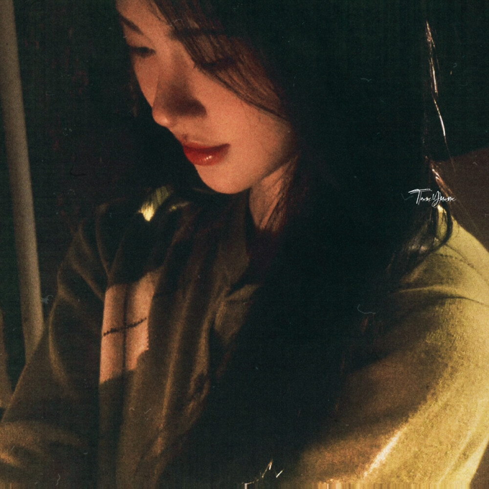 缓缓飘落的枫叶像思念