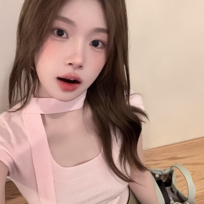 女头
“I miss you so much already and i haven’t even yet.”
°.✩┈…୨୧…┈✩.°