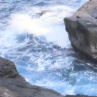 唯独心脏是雪花绣的痂 靠近你就融化