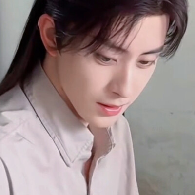 没在呼吸，在数你的心跳