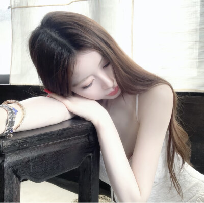 女