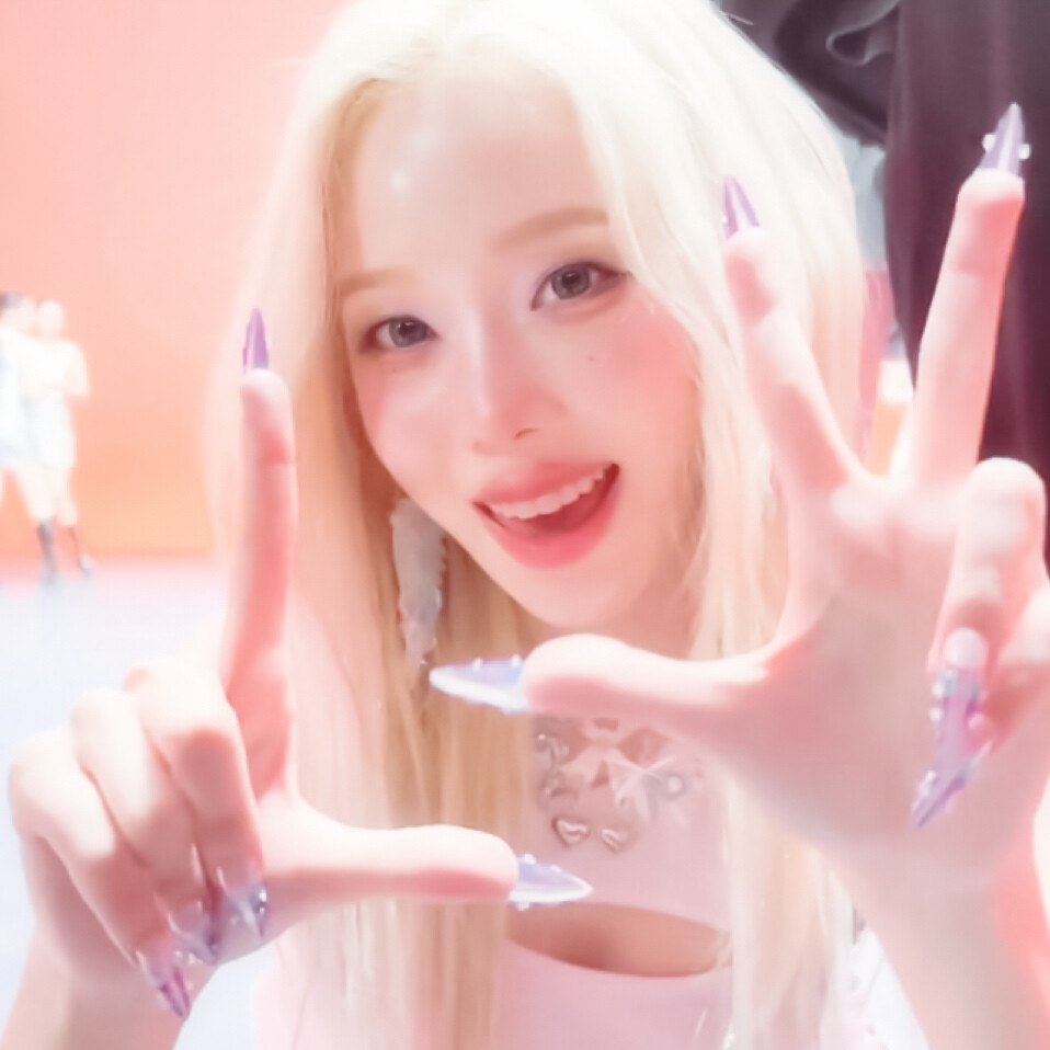 ： 。❅₊ ₊ ❅
