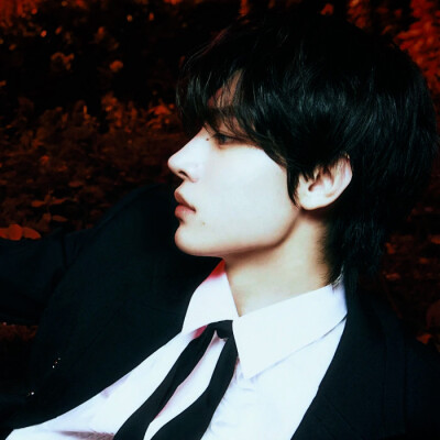 紅線划过_輪廻の秘密を深く秘めている