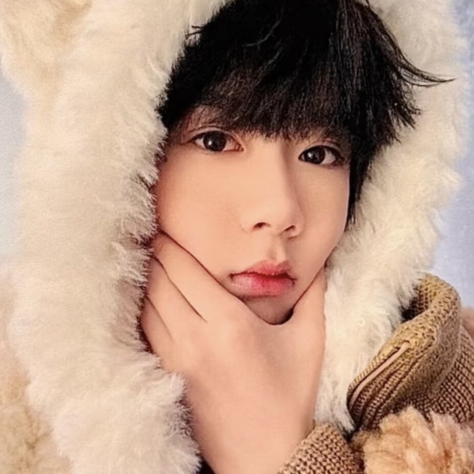 爱捏脸的小宝宝