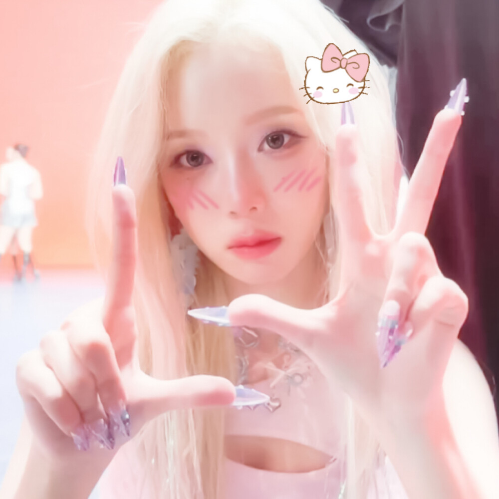 ： 。❅₊ ₊ ❅
