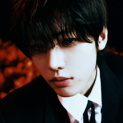 紅線划过_輪廻の秘密を深く秘めている