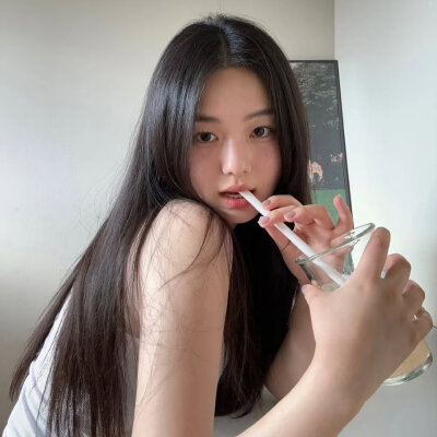 ❤️小猫起司ovo❤️＃生命力女生头像 ​​​＃Wechat氛围感女头＃夏日头像＃自由感＃自然系＃蝴蝶女孩头像＃艺术感头像＃胶片感头像＃复古＃棕色系