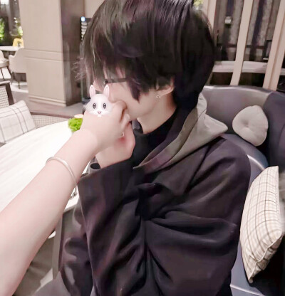 如果你问我幸福嘛 我会毫不犹豫的说 有你在很幸福૮◍˃ ᵕ ˂◍ა