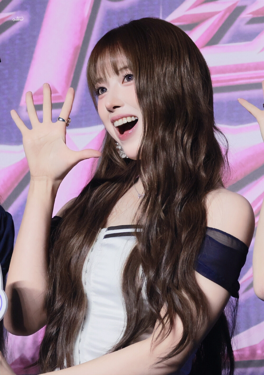 美人៸៸᳐>⩊<៸៸᳐