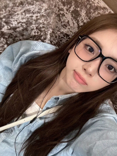 美人៸៸᳐>⩊<៸៸᳐