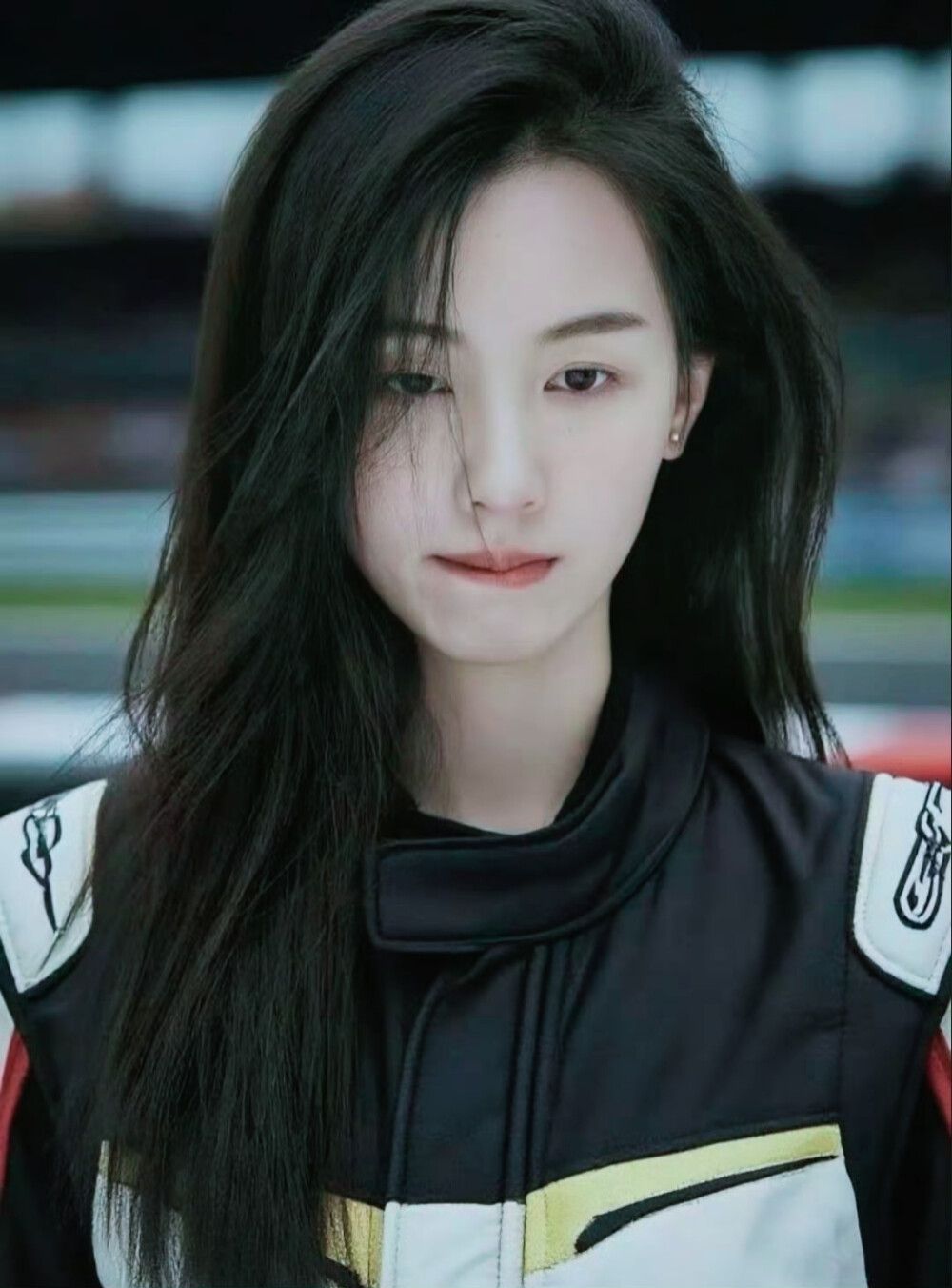 美女塞车服（赵丽颖、迪丽热巴、虞书欣、白鹿、孟子义、陈都灵、周也）