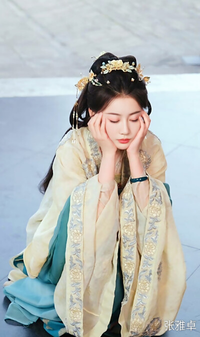 张雅卓