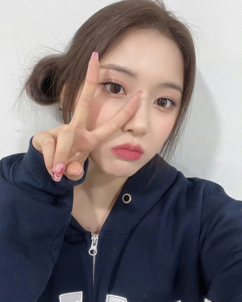 美人៸៸᳐>⩊<៸៸᳐