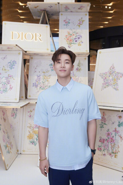 刘宪华Henry-Lau：
与@DIOR迪奥 相遇上海兴业太古汇，共赴心动之约，期待下次再会！ ​